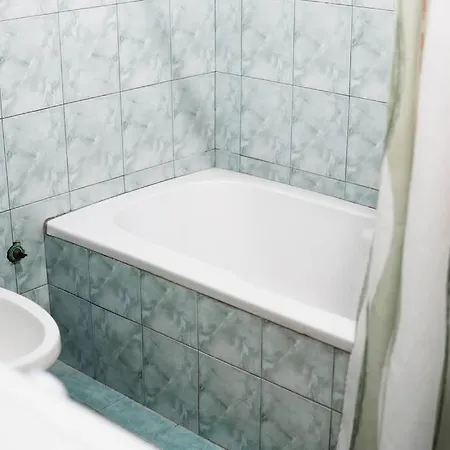 Apartment Master Tours & *