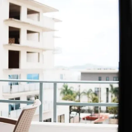 Apartment Master Tours & *